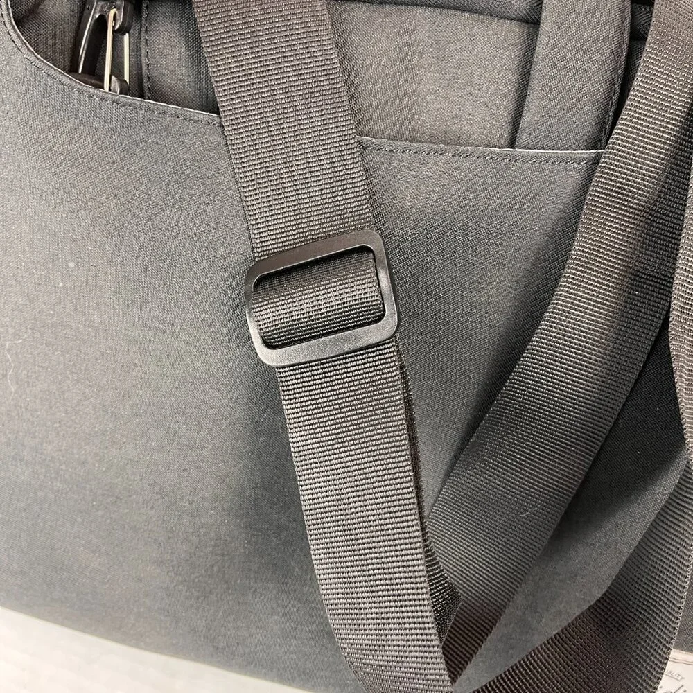 Black Canvas padded computer sleeve/carry case, 15